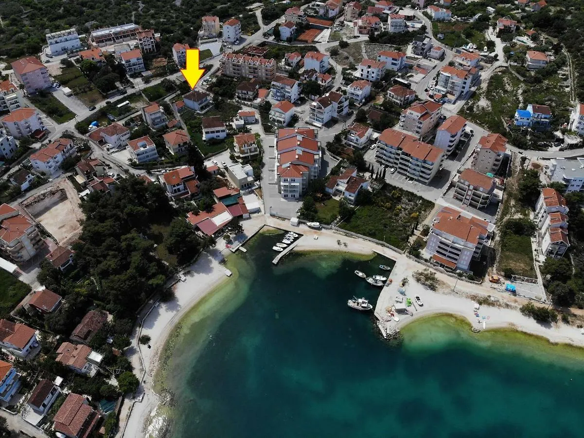 Flora Διαμέρισμα Τρογκίρ
